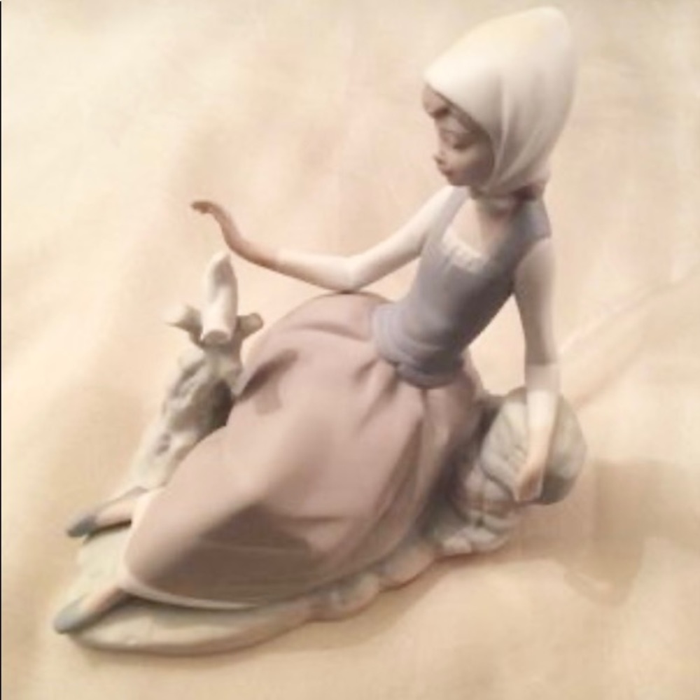 Vintage Lladro Shepardess Lady With Dove